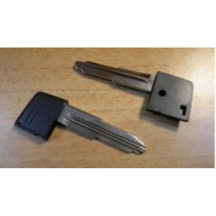 Заготовка ключа для SmartKey MITSUBISHI OUTLANDER, с местом для чипа (Ключи Mitsubishi) (код 816)