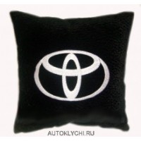 Подушки с логотипом марки автомобиля TOYOTA